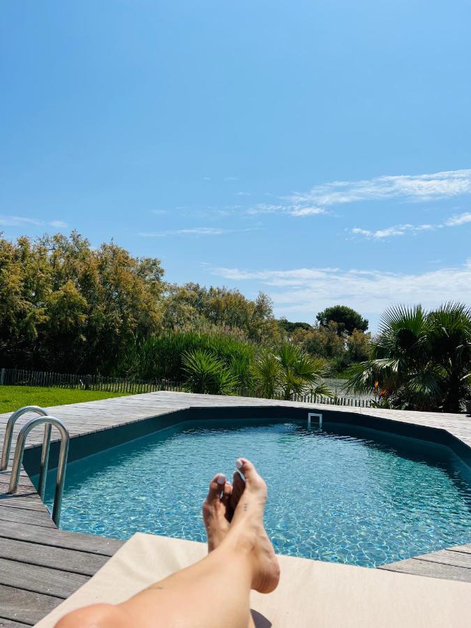 Cabane Le Flamant Avec Jardin, Piscine Et Parking Saintes-Maries-de-la-Mer Kültér fotó